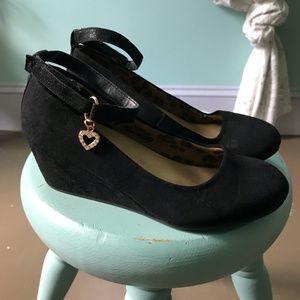 Black Jellypop Girls Memory Foam Wedges Heart Charm 2M Dress Shoes